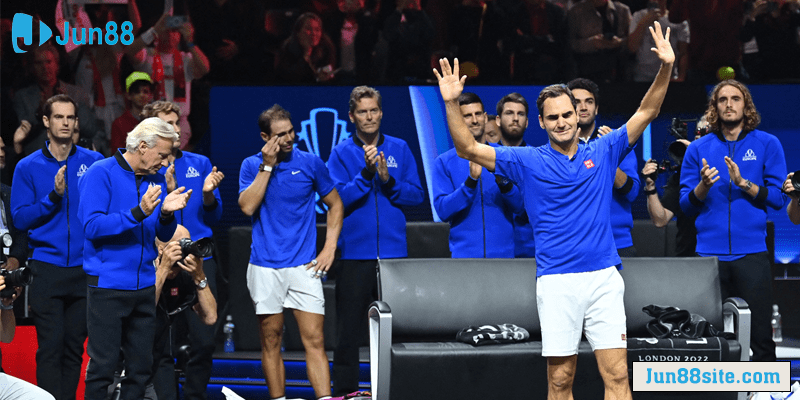 Roger Federer cuộc chia tay đẫm nước mắt của kẻ tốc hành