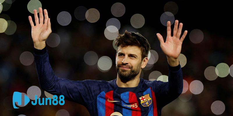 Pique giải nghệ trong màu áo Barca