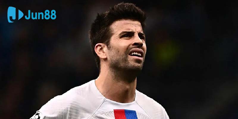 Trung vệ Gerard Pique