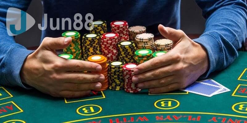 Nhiều điểm khác biệt giữa chơi bài Baccarat trực tuyến và truyền thống