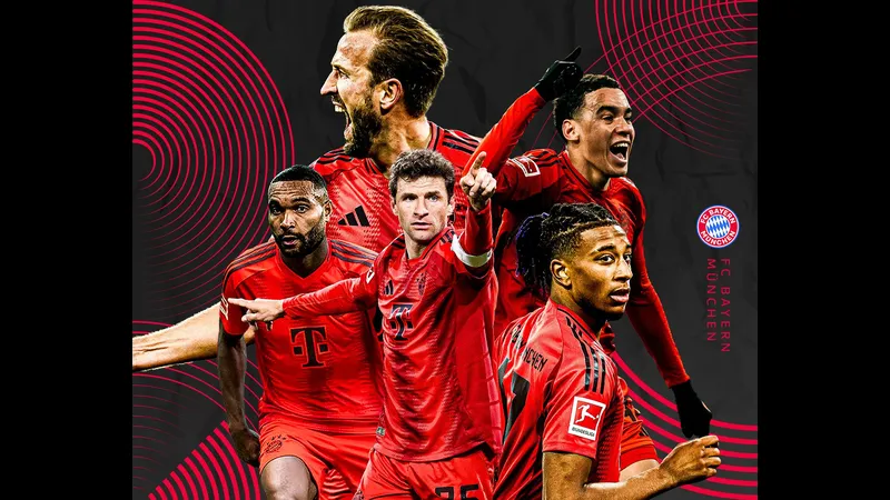 Cầu thủ Bayern Munich và Augsburg đang tranh chấp bóng Cầu thủ Bayern Munich và Augsburg đang tranh chấp bóng
